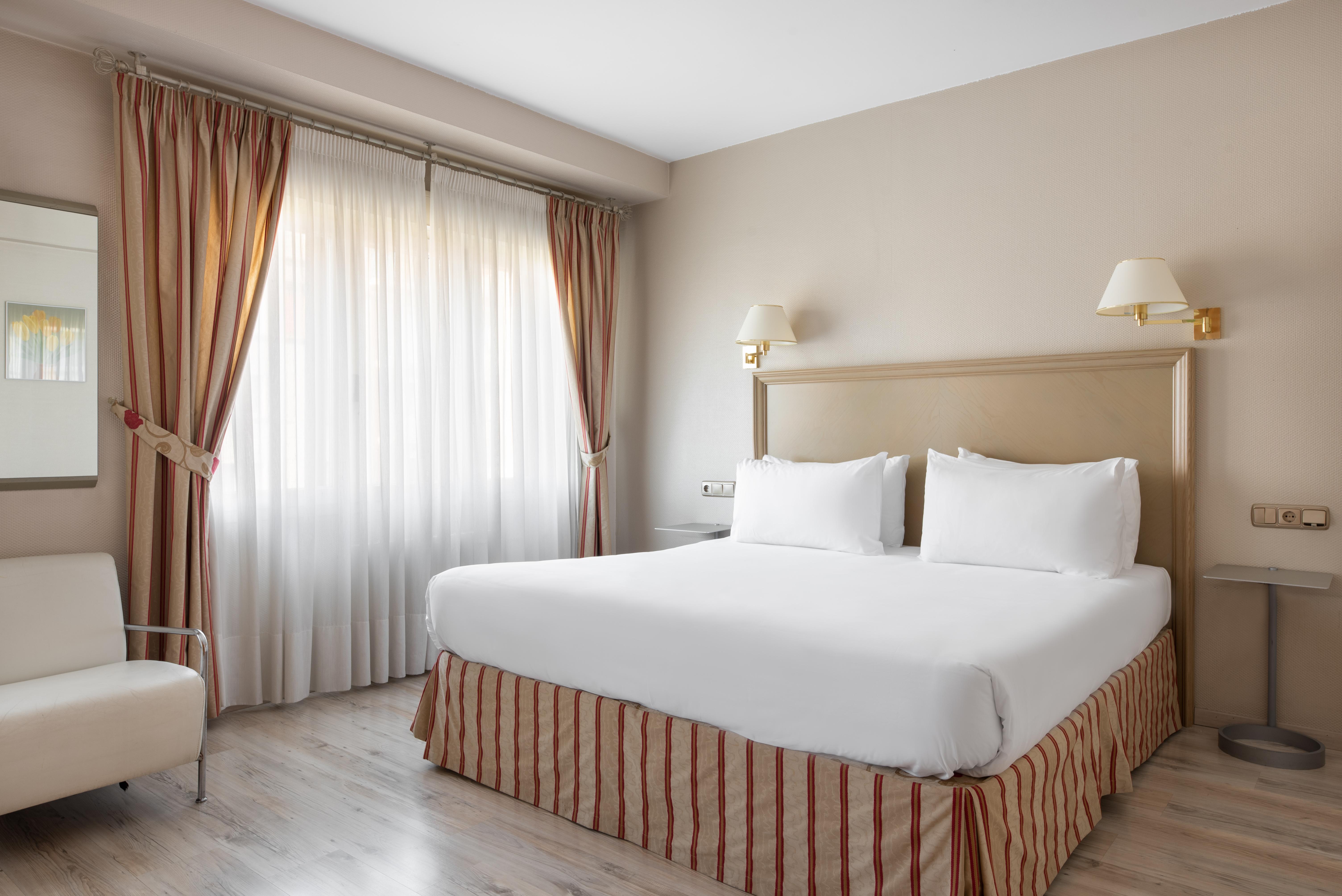 Hotel Crisol Almirante Bonifaz à Burgo Extérieur photo
