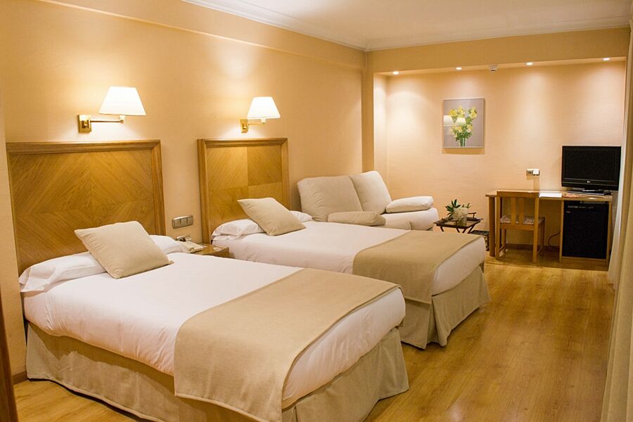 Hotel Crisol Almirante Bonifaz à Burgo Extérieur photo